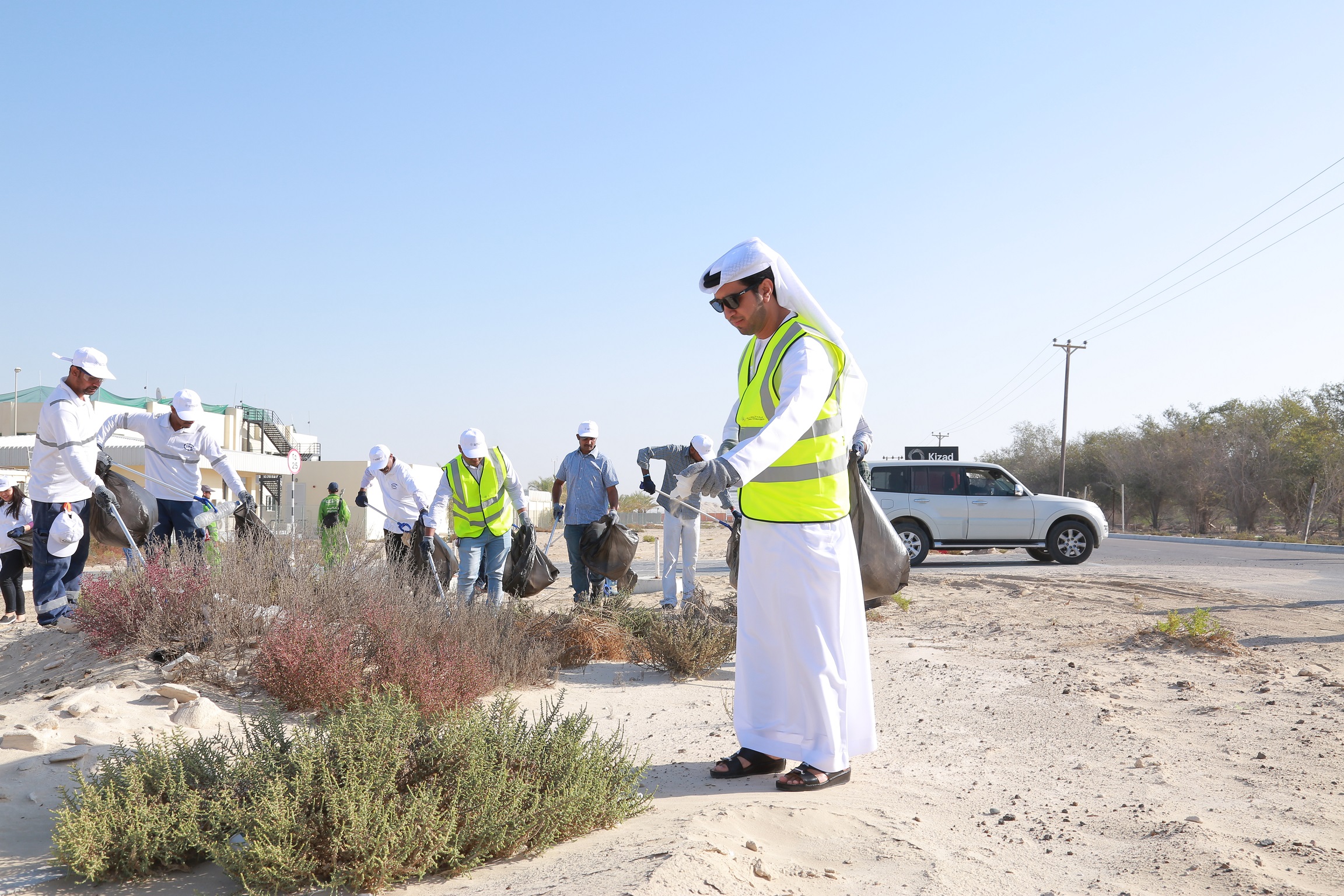 Abu-Dhabi-Ports-and-Tadweer-organise-clean-up-campaign-at-KIZAD-1